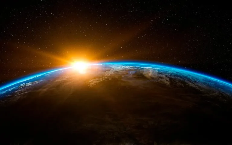 globe 768x480